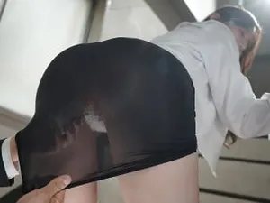 Tăng ca mà có em đồng nghiệp thế này thì ai chẳng thích ~momo sakura