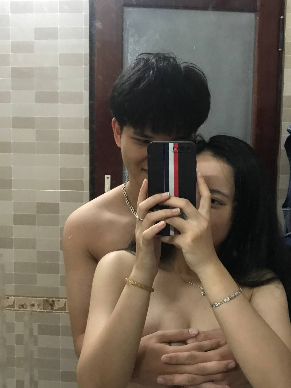 Anh sinh viên trẻ và nổi lòng bà xã xa chồng